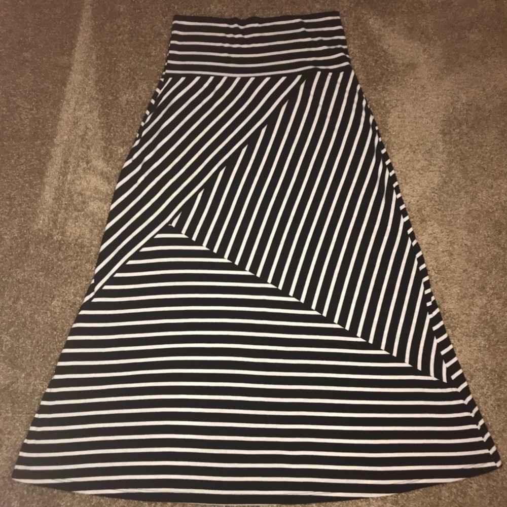 Black & White Strip Maxi Skirt
